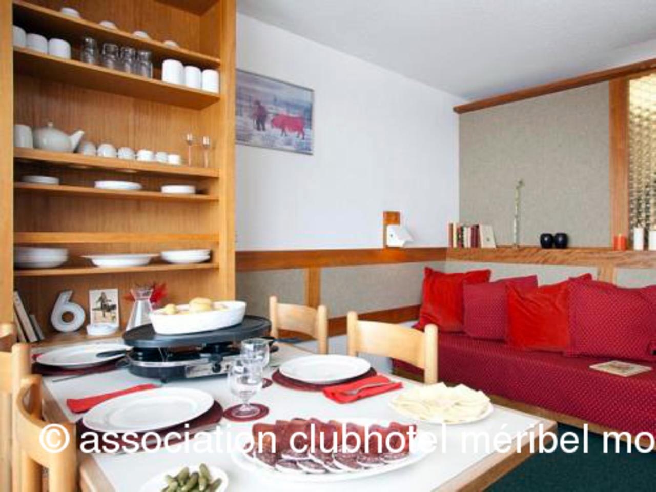 label.alt.club_hotel_meribel_mottaret.studio_table_mise